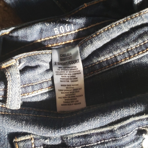 Aeropostale chelsea bootcut 2 short blue jeans - Picture 3 of 4